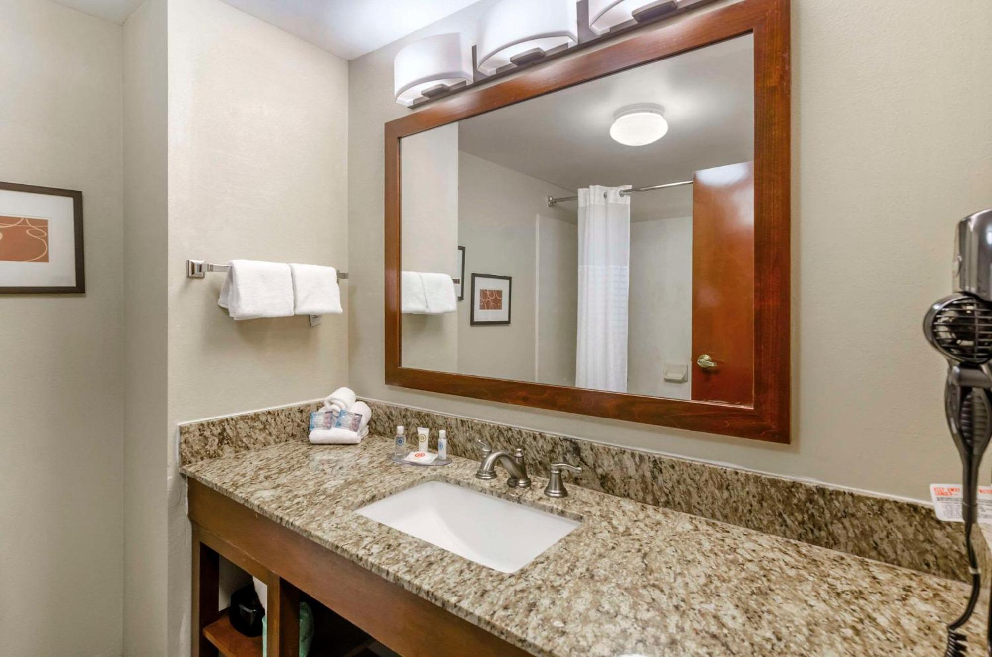Comfort Inn & Suites Christiansburg I-81 מראה חיצוני תמונה