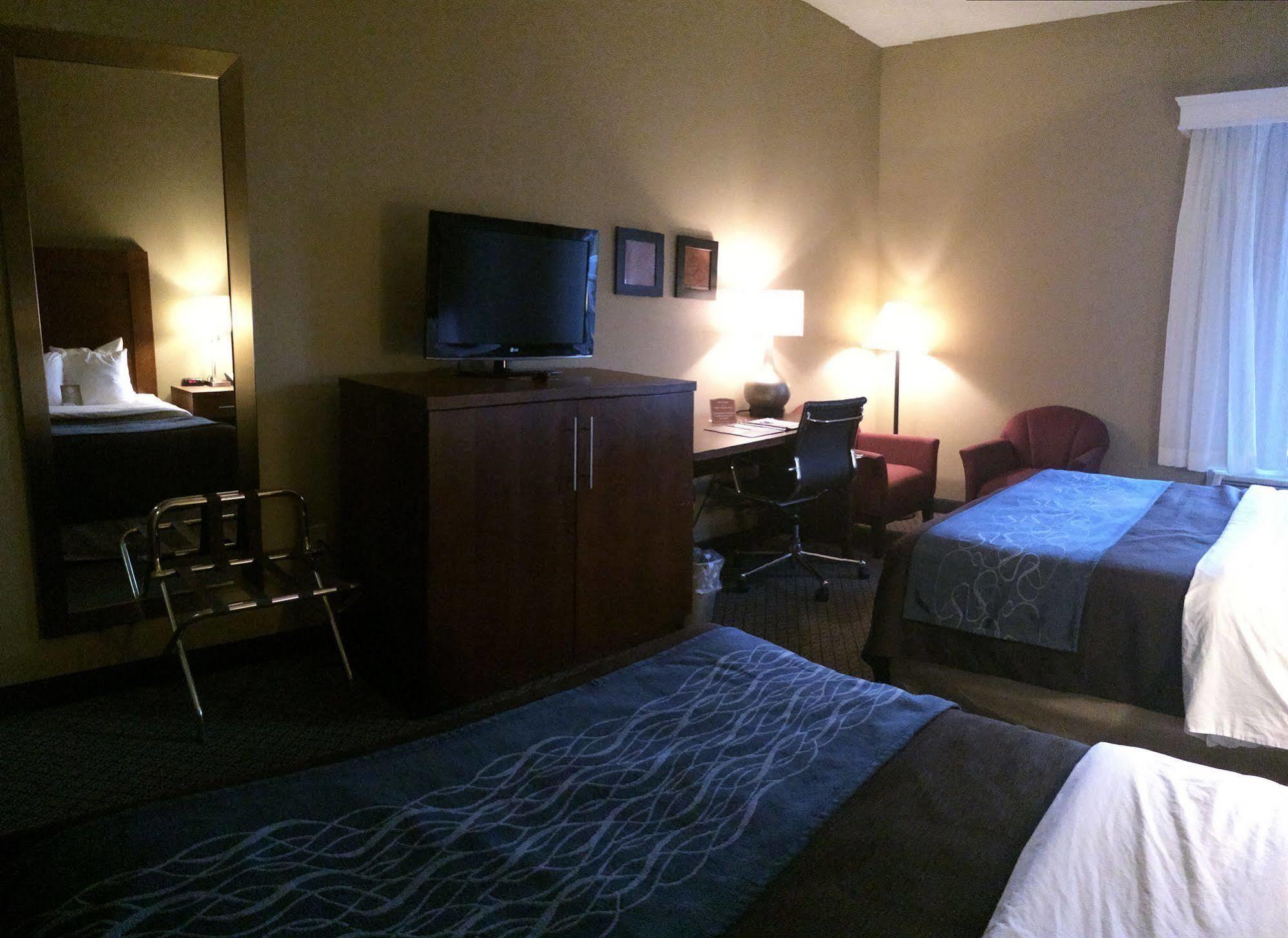Comfort Inn & Suites Christiansburg I-81 מראה חיצוני תמונה